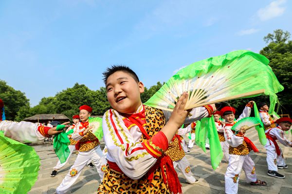 有着近400多年历史的抚顺地秧歌,是抚顺市首个被列入国家级非物质文化