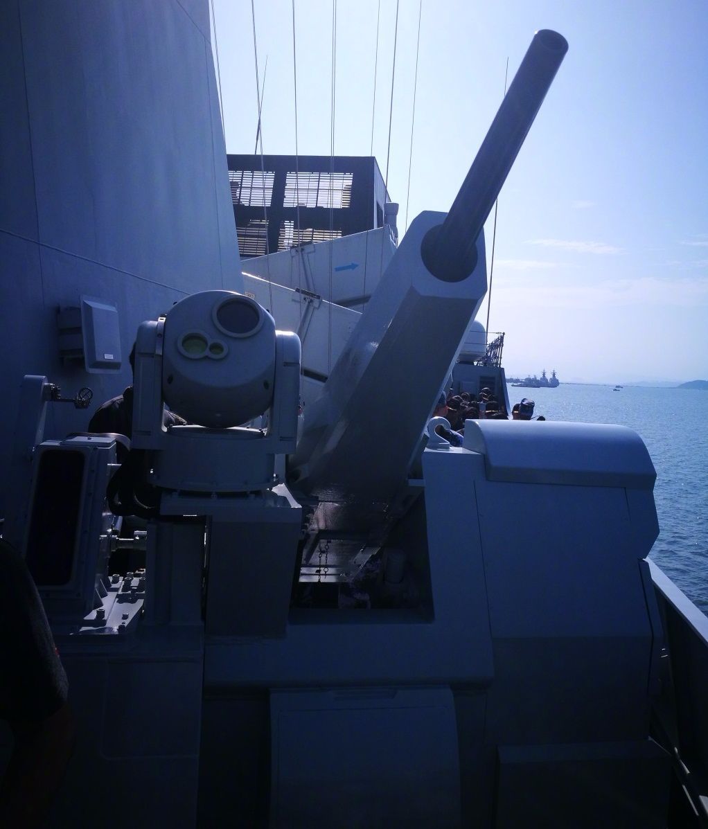 056型护卫舰76mm主炮图片