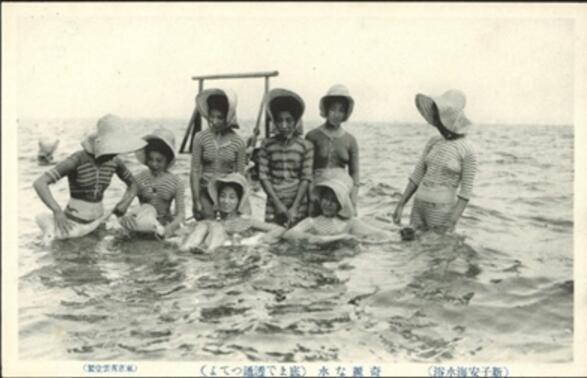 农村孩子游泳老照片图片