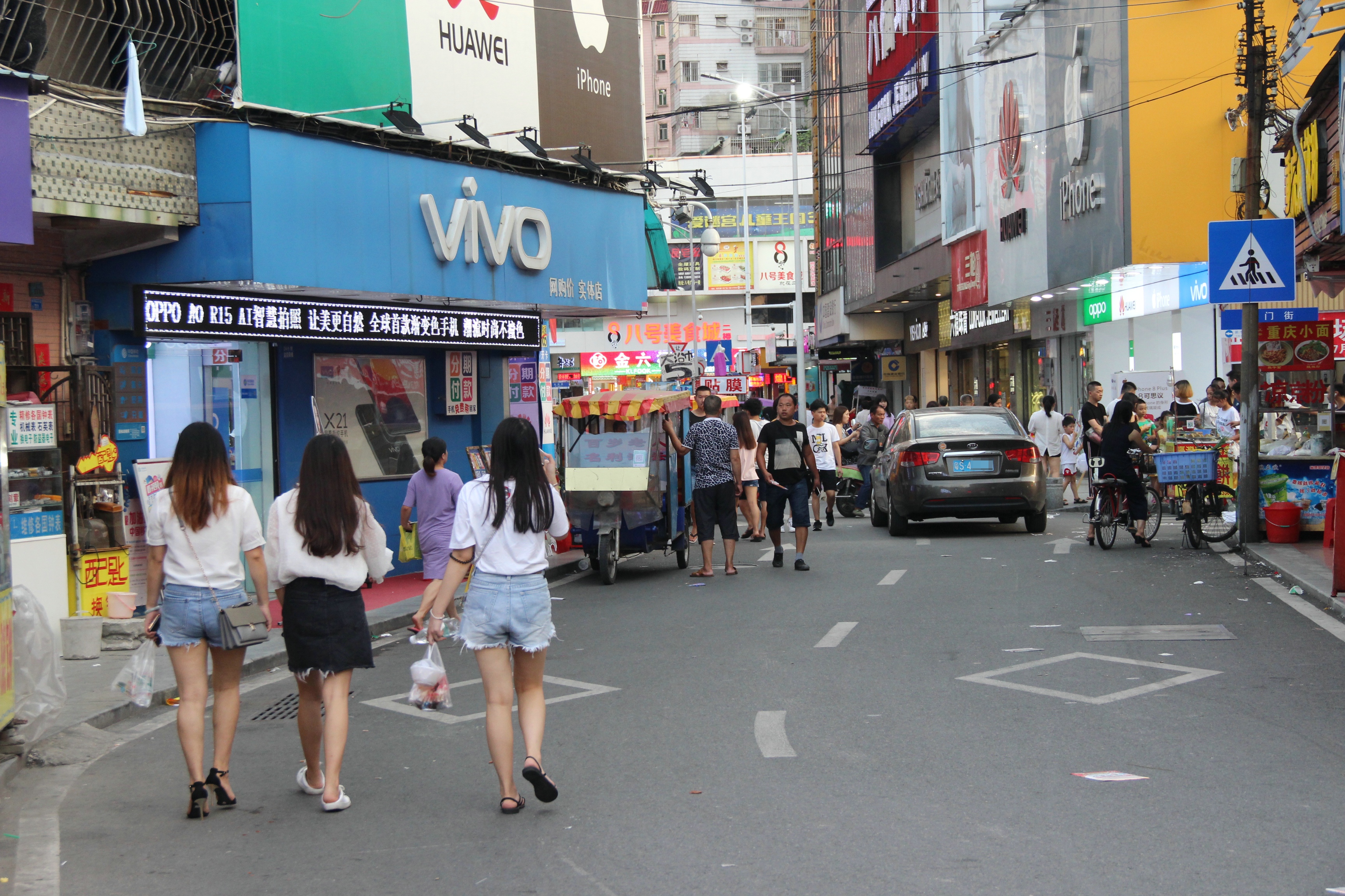 东莞常平商业步行街:打工男孩曾专程到此看美女,如今成了这模样
