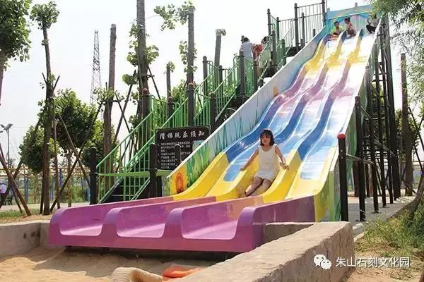 花果山漂流淘氣堡兒童拓展朱山小火車音樂噴泉孩子們的樂園:機器人