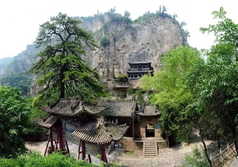盂县藏山风景区的炫彩5d高空玻璃悬索桥你敢来挑战吗