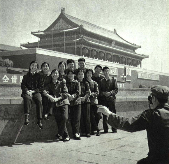 老照片1974年的天安门广场全国各族人民向往的地方