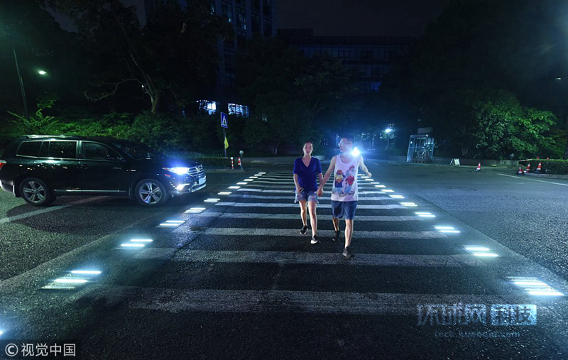 智能设计亮相杭州街头 斑马线为行人亮灯