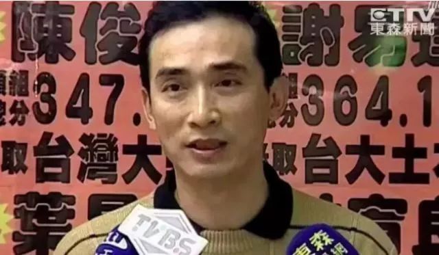 李国华原型陈星詹妮弗的家庭氛围并不融洽,兄弟姐妹众多,父母无暇顾及