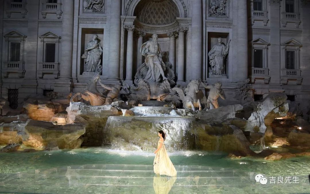 多年后人们再次见到重归静谧的罗马许愿池,才再度领悟它令人无法抗拒