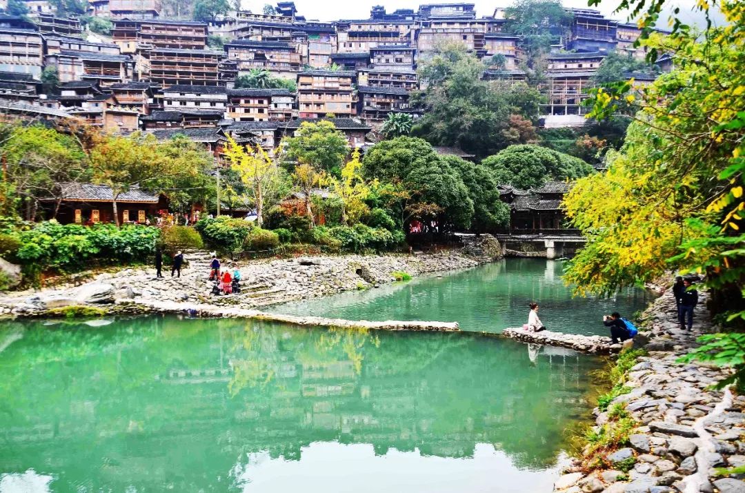 自由行到西江千苗寨旅遊,除了自駕,還可乘飛機到貴州黔東南州府凱里市