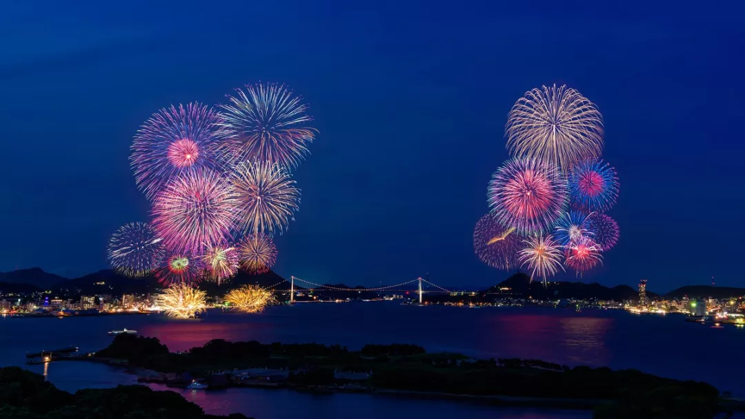 日本情报夏季风物诗の祭与花火