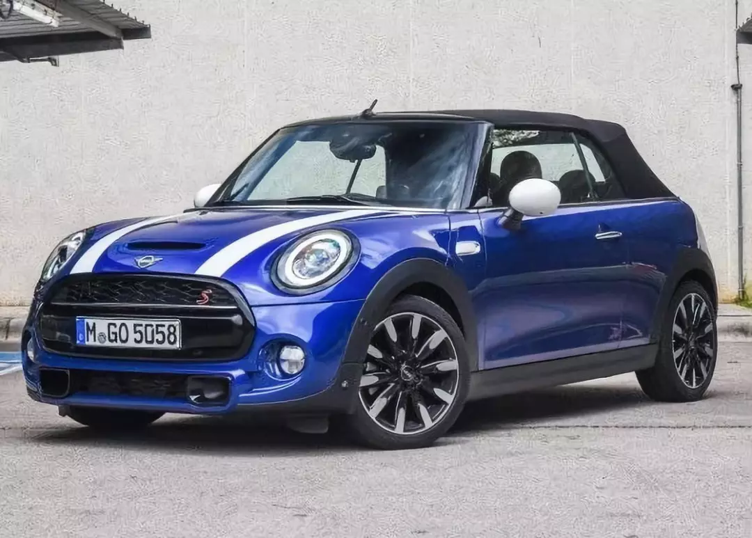 mini cooper cabrio是一輛敞篷車,mini就是迷你,我的車就是要迷你化