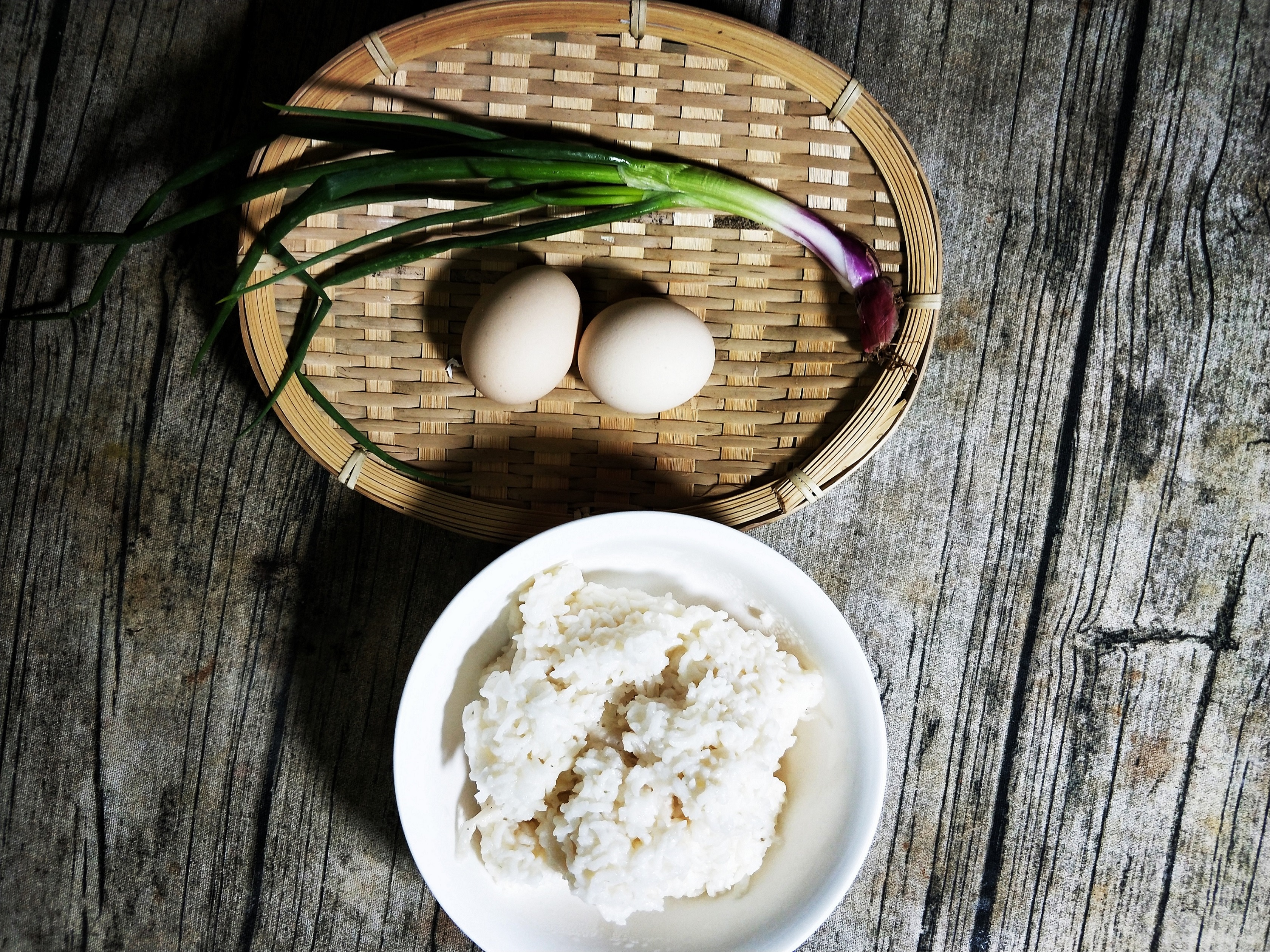 討厭吃剩飯的我,吃了這碗黃金炒飯,以後都習慣性的煮多了點飯!