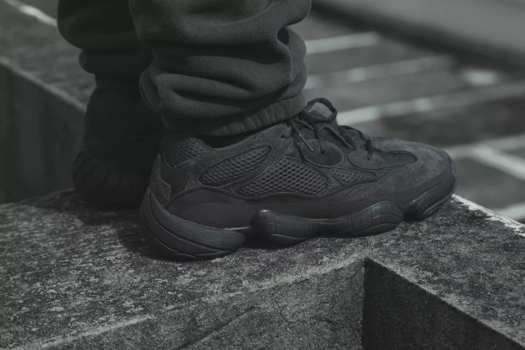 新货鞋报丨adidas   kanye west yeezy 500「utility black」上脚欣赏