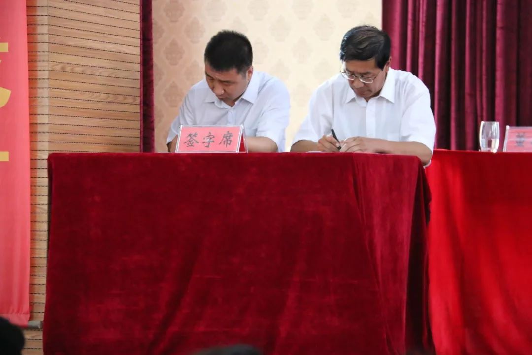 常务副县长王建峰,副县长杜锁清以及教科局副局长梁俊清,静乐一中校长