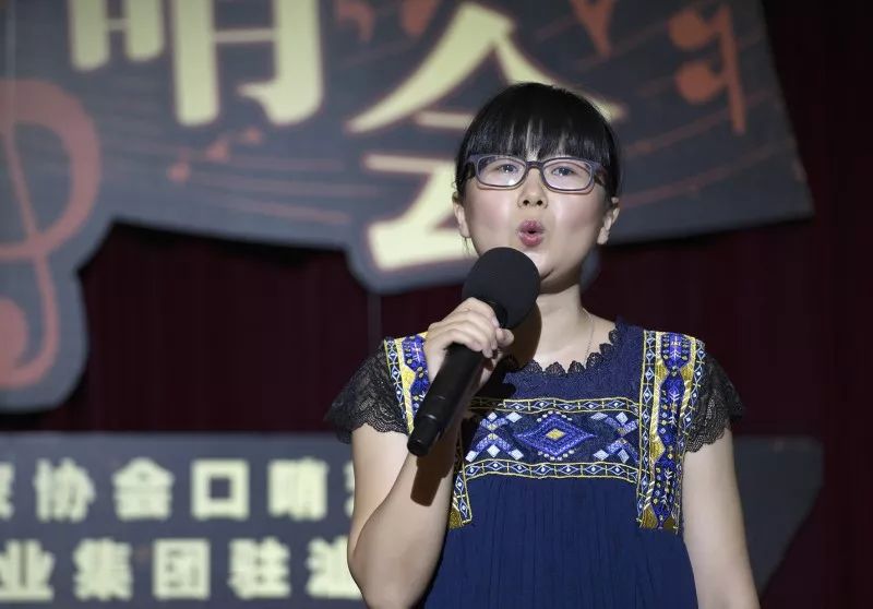 哨友:賴琪璇哨友:徐鷹哨友林錦堂與黃仲嬌深情合奏《美麗的西班牙女郎