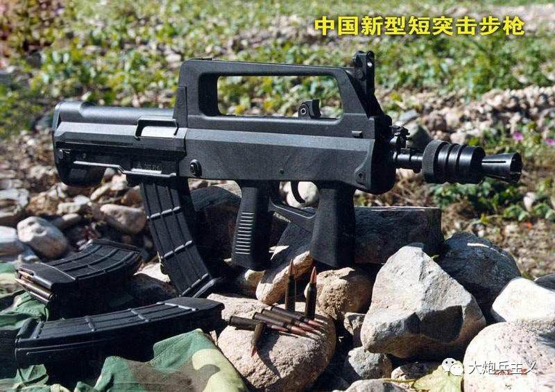 解放军二线人员普遍配备个人防卫武器95b1短突击步枪