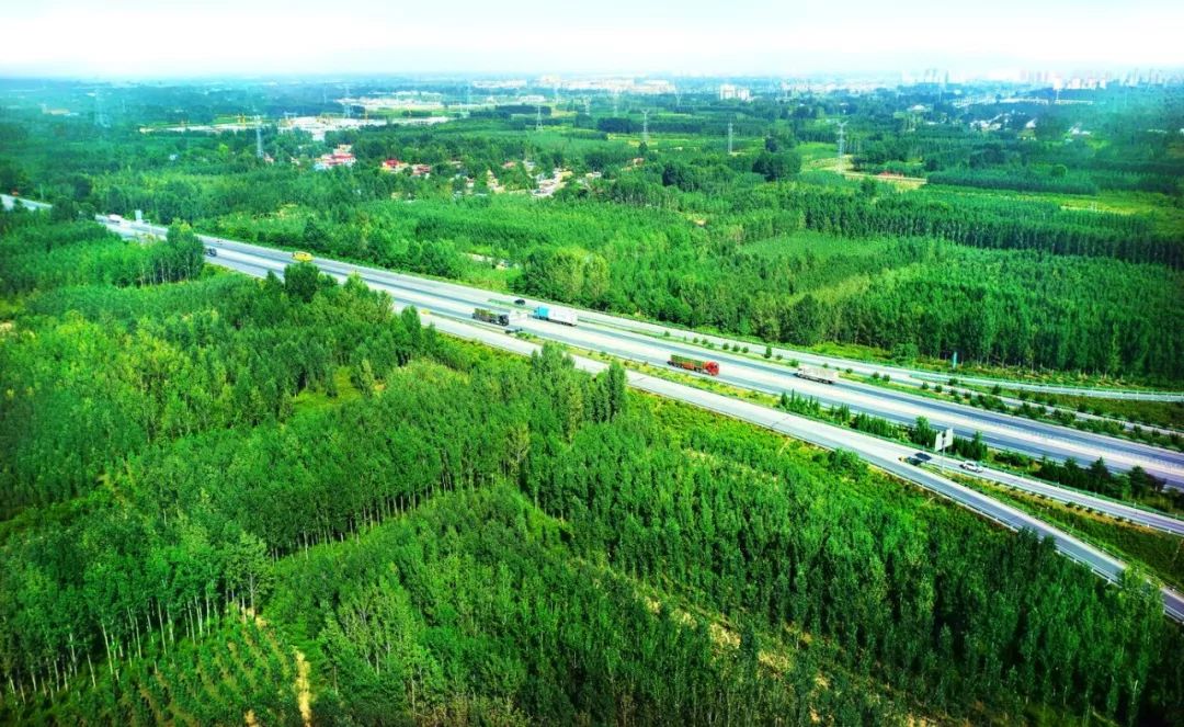 高速路鸟瞰 摄影 刘建敏黄河 毛楼风景区 摄影/张士勇龙城广场航拍