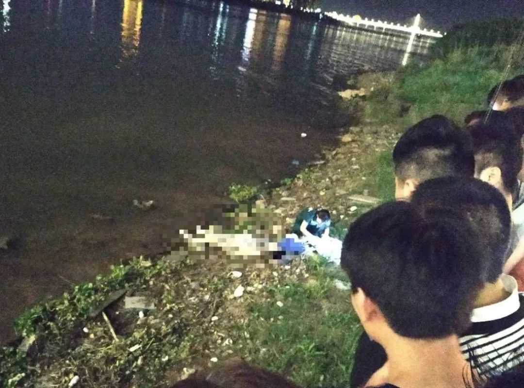 悲剧昨晚一大桥一女子溺水身亡附视频