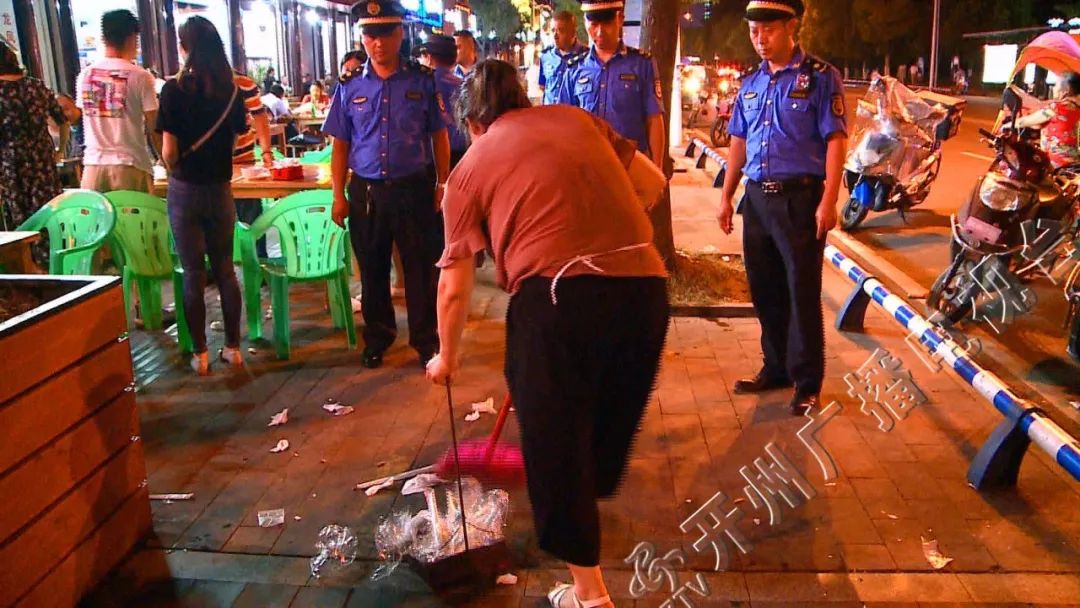 开州对夜市,烧烤摊点进行专项整治 发现违规夜市,烧烤摊点立即查处