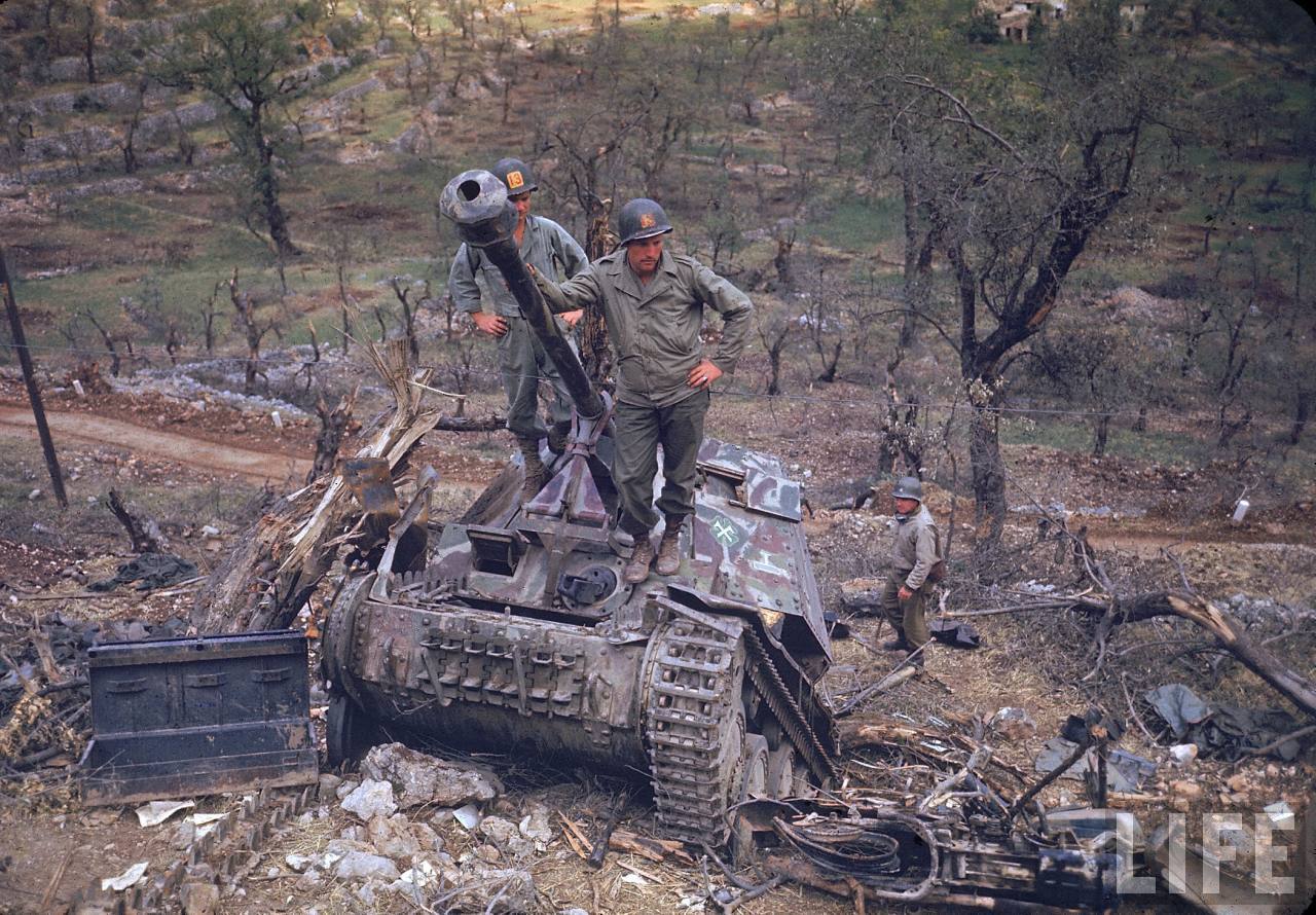 二战彩色老照片: 盟军激战在意大利 战争实在太惨烈了