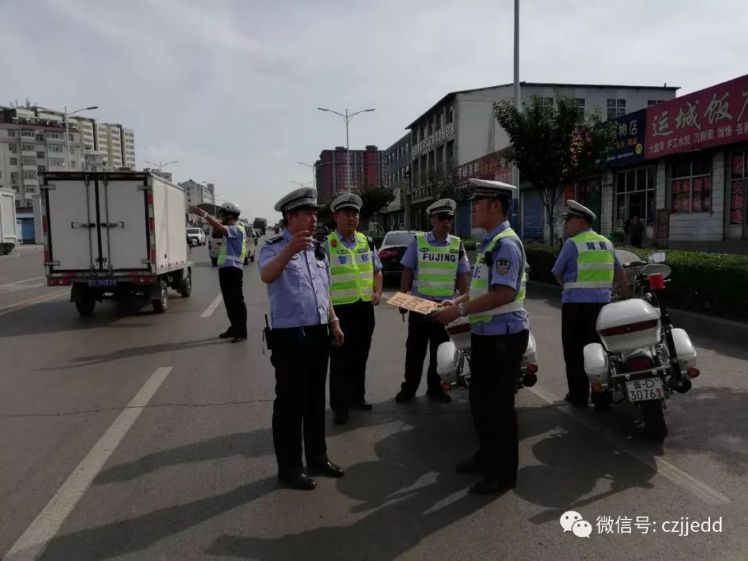 長治交警二大隊突擊開展渣土車大貨車違法行為整治行動