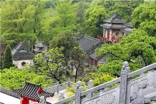 地址:普蘭店區星臺街道聯繫電話:138426130213,九龍山風景區九龍山