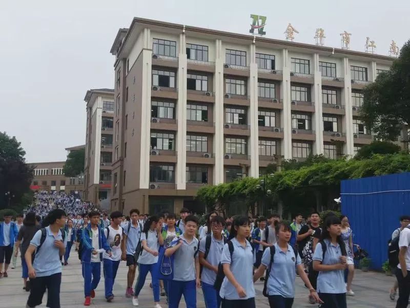 金华市江南中学校服图片