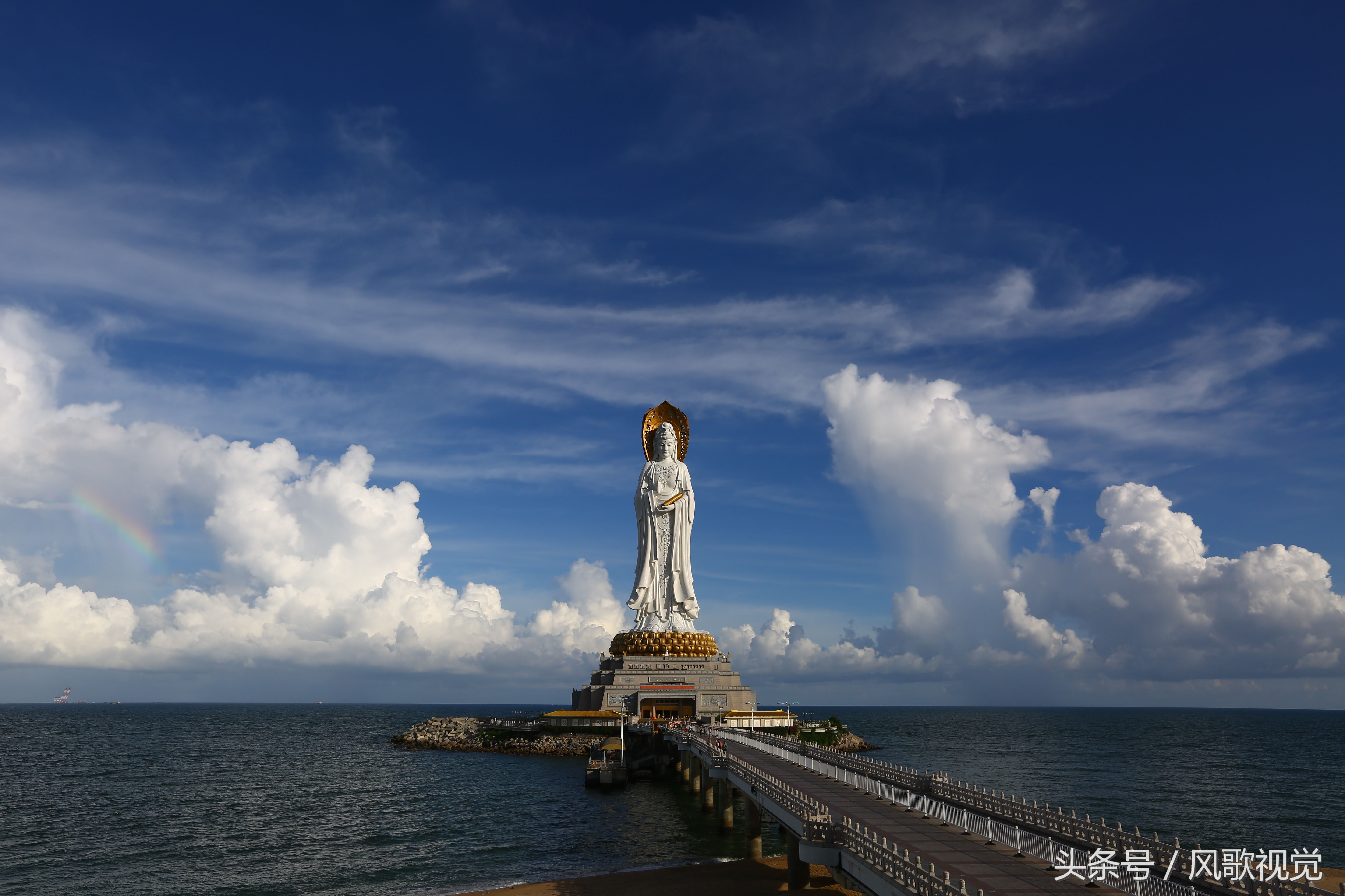 夏日邂逅最美三亚醉美的蓝天白云和108米南海观音