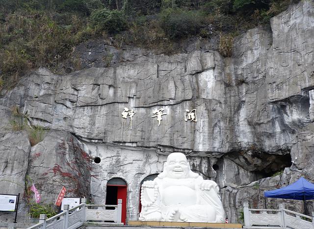 清远·阳山神峰关生态旅游度假区有着华南地区最精致,最密集钟乳石的