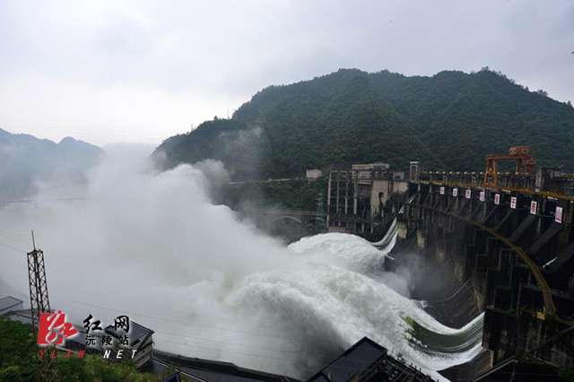 沅陵凤滩水库放闸泄洪