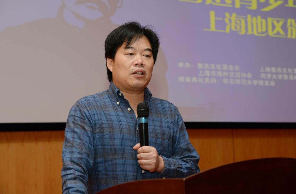 资讯中心 正文 接着,著名作家《收获》杂志编审叶开老师给大家带来