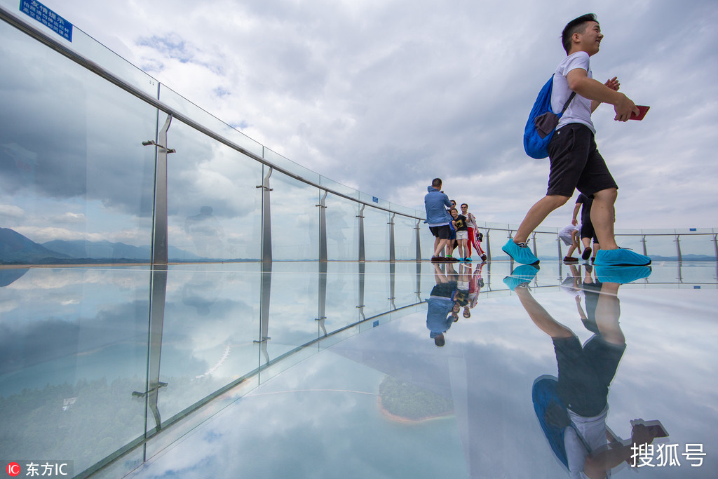 庐山西海玻璃塔图片