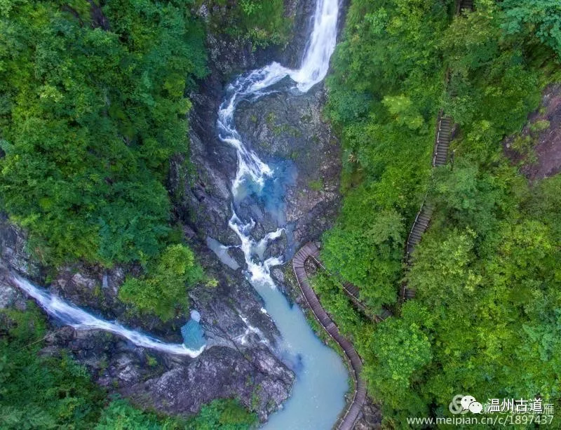 九珠潭是寨寮溪風景區的一個重要景區,位於瑞安市高樓鎮杭山村,老56