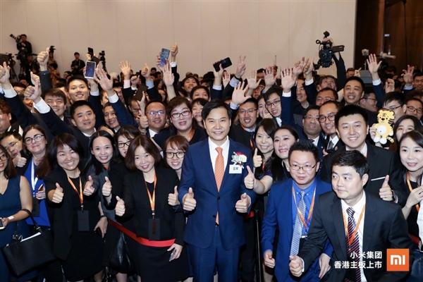 小米香港敲锣上市 雷军：锣是定制的 花了30万