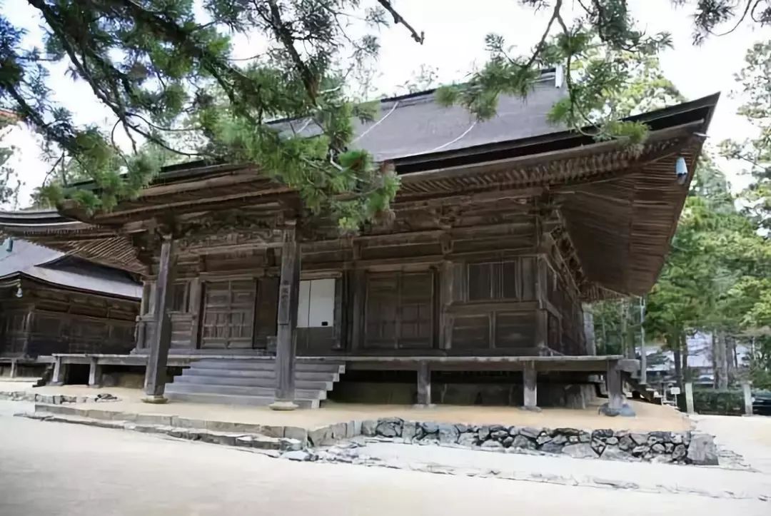 高野山金剛峰寺1175年所建之大會堂894年,日本因晚唐世亂而停止派遣