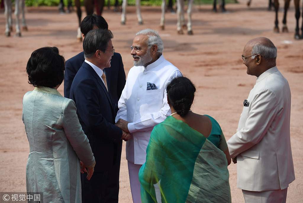 印度总统偕夫人欢迎文在寅夫妇来访,莫迪孤身当"电灯泡.