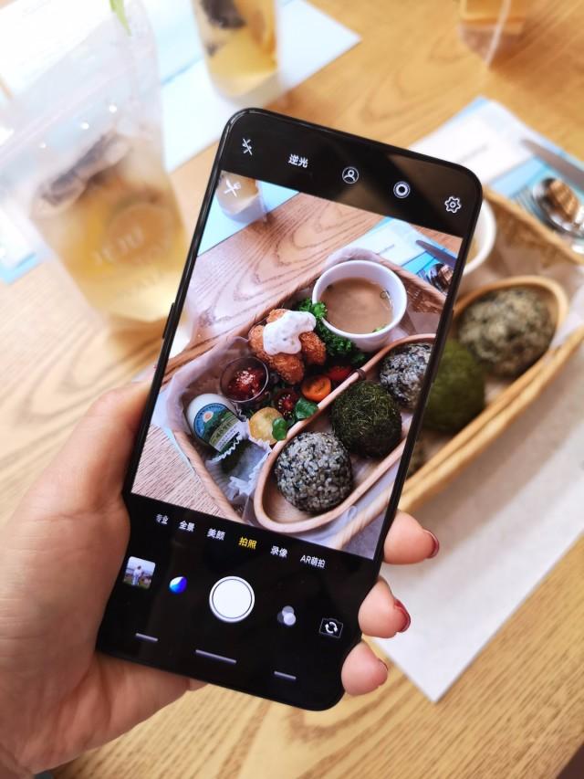 升降式相机vivo nex,时尚博主也没有抵抗力的手机拍照神器
