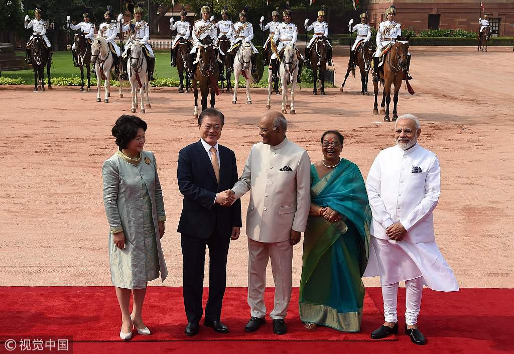 印度总统偕夫人欢迎文在寅夫妇来访,莫迪孤身当"电灯泡.