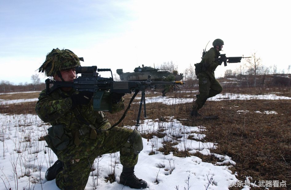 56×45mm 在美軍經過測試而選用了fn minimi作為他們的m249 saw後