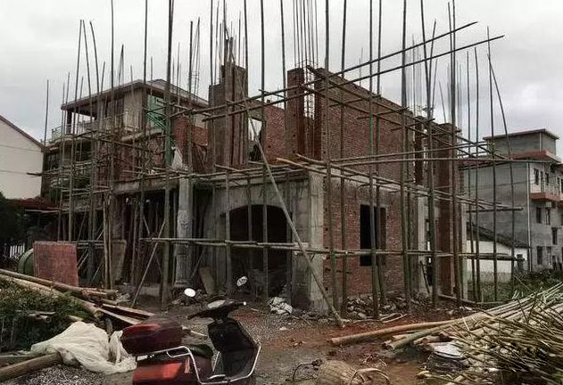 建房到底要花多少錢大叔耗費100萬建出這效果你會這樣做嗎