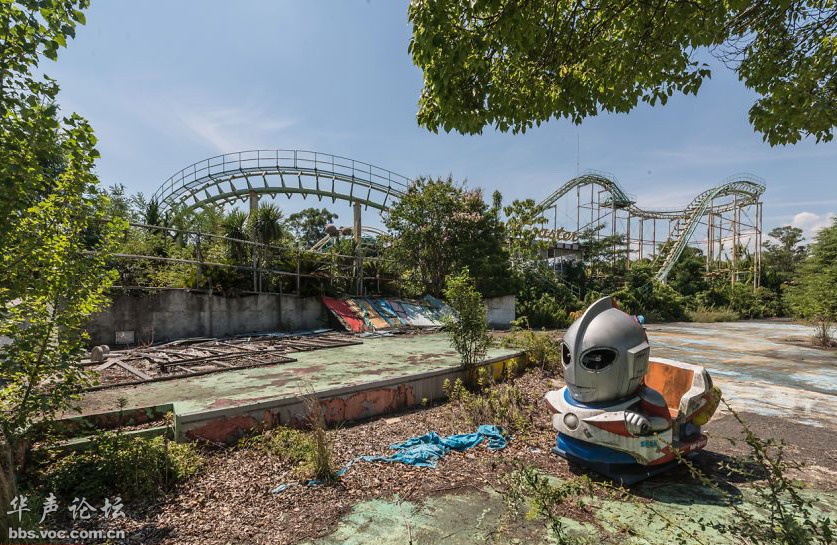 废弃的迪士尼游乐园图片
