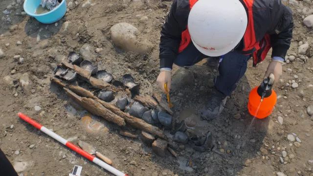 "张献忠江口沉银"流传了370年之久的传说—随着一件件"宝物"从岷江