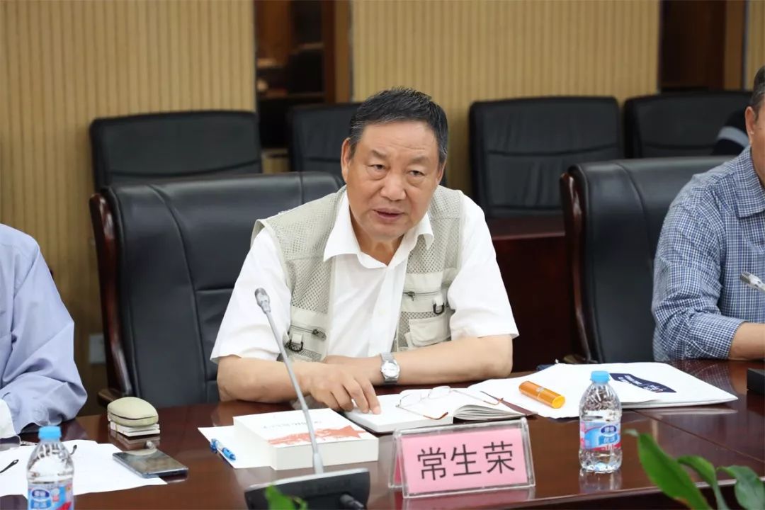 基建工程兵史编委会主任,少将常生荣发言原鲁迅文学院副院长王彬发言