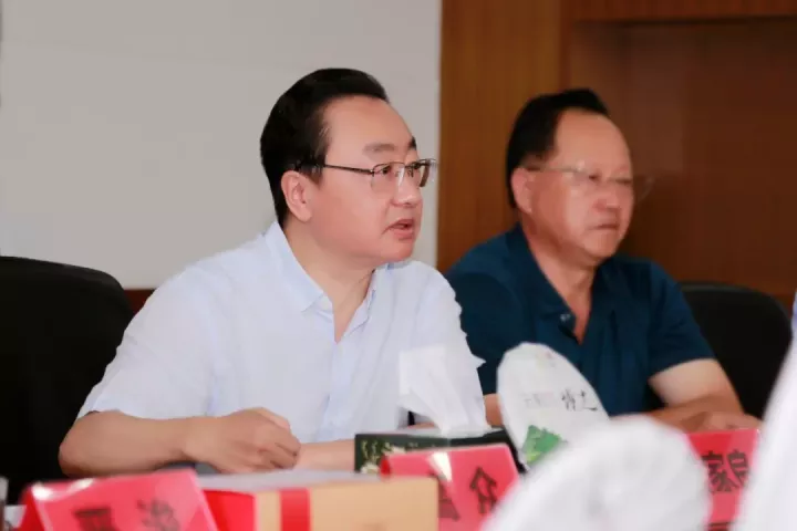 元阳县党政代表团莅临龙润集团开展产业扶贫讨论会