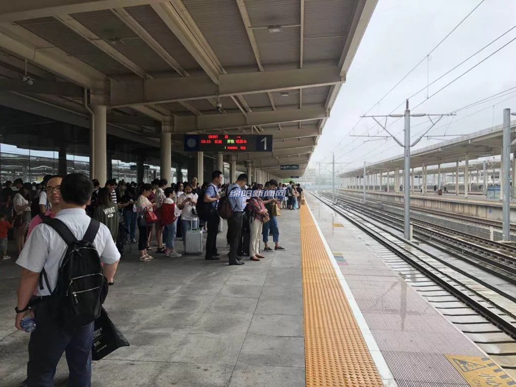 绵阳火车站站台图片图片