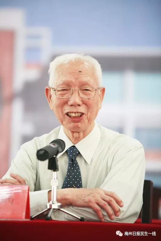 田家炳辞世享年99岁:我们这有所田家炳中学!