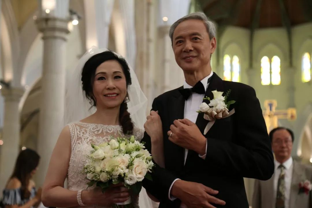 tvb「御用公公」62岁陈荣峻与吴香伦结婚,在过百年教堂行礼!