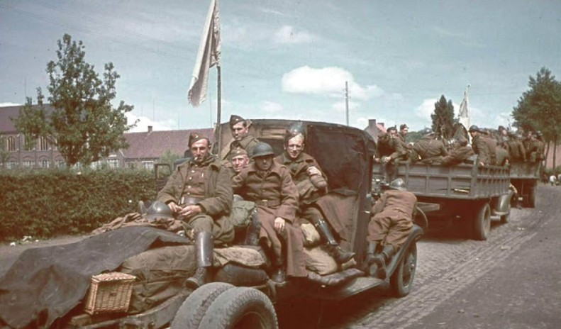 二战彩色老照片:德军横扫法国,在巴黎举行胜利阅兵