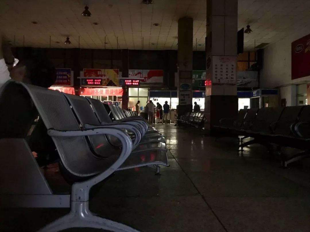 邯郸火车站 夜晚图片