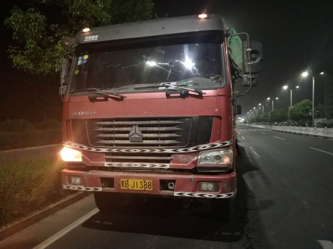 赤峰交警嚴查大貨車渣土車