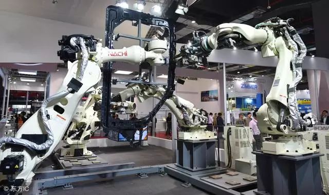 服装机器人全自动化生产t恤1200000件生产线1年
