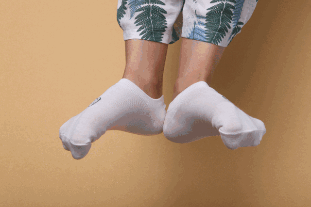 买臭袜子我QQ联系臭脚图片